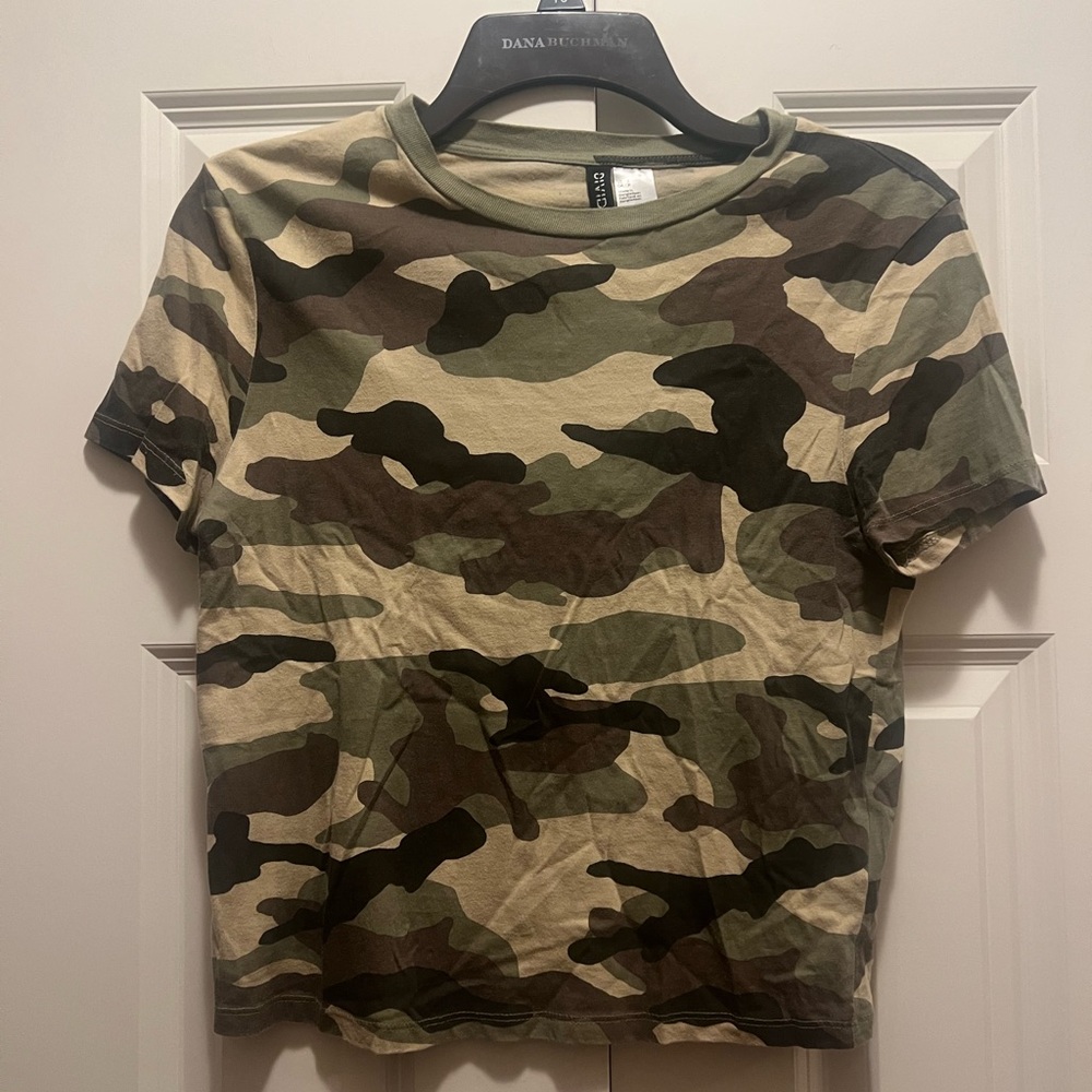 H&M Divided Women’s Camouflage Print Crop Top Size Small